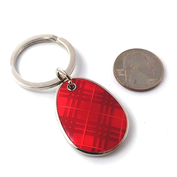 BURBERRY Vintage Nova Check Oval Teardrop keychain fob charm in Red. Unisex - Picture 6 of 7